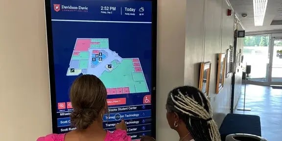 education marketing with DOOH example 1